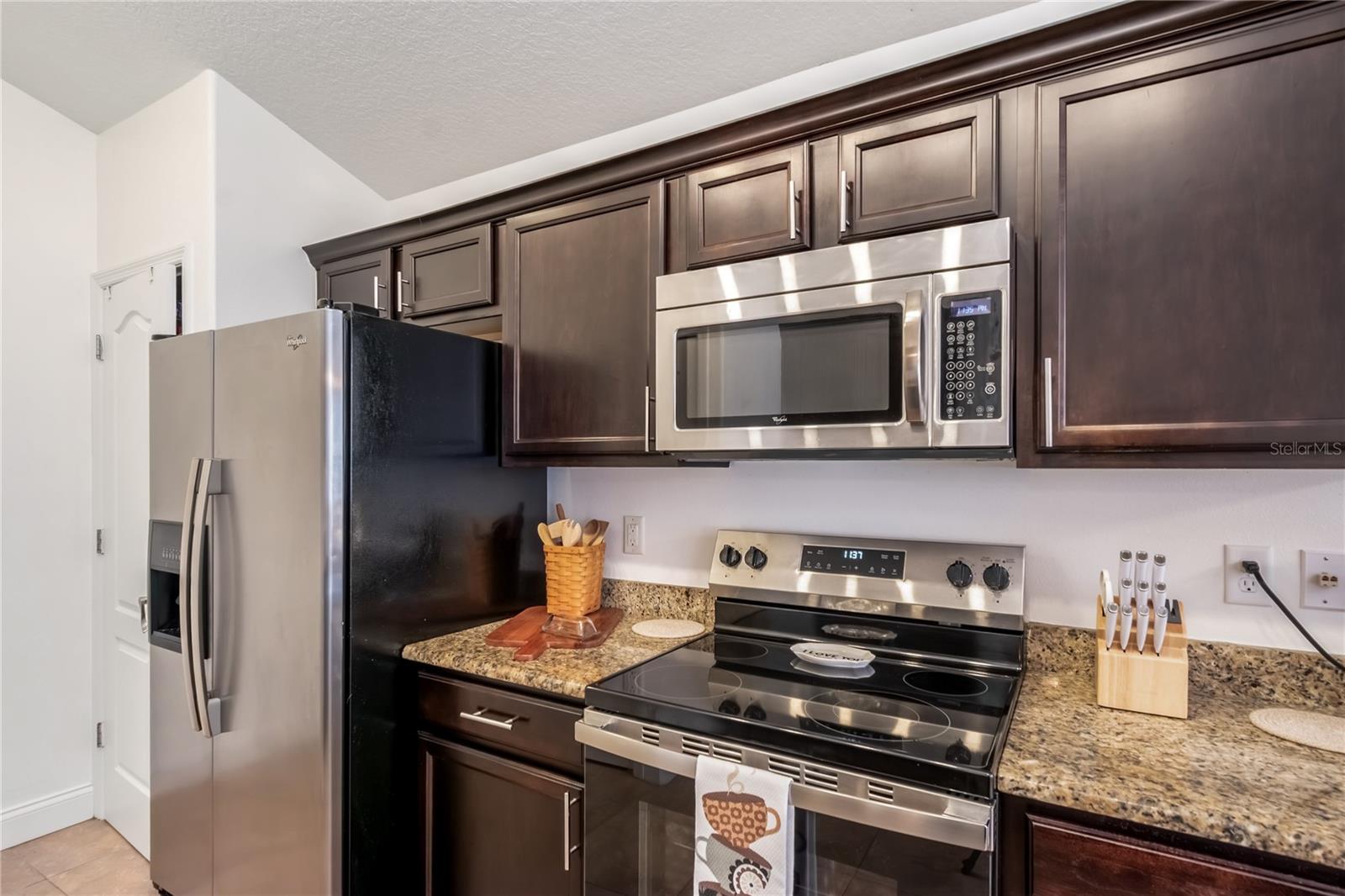 ASHTON WOODS - Residential