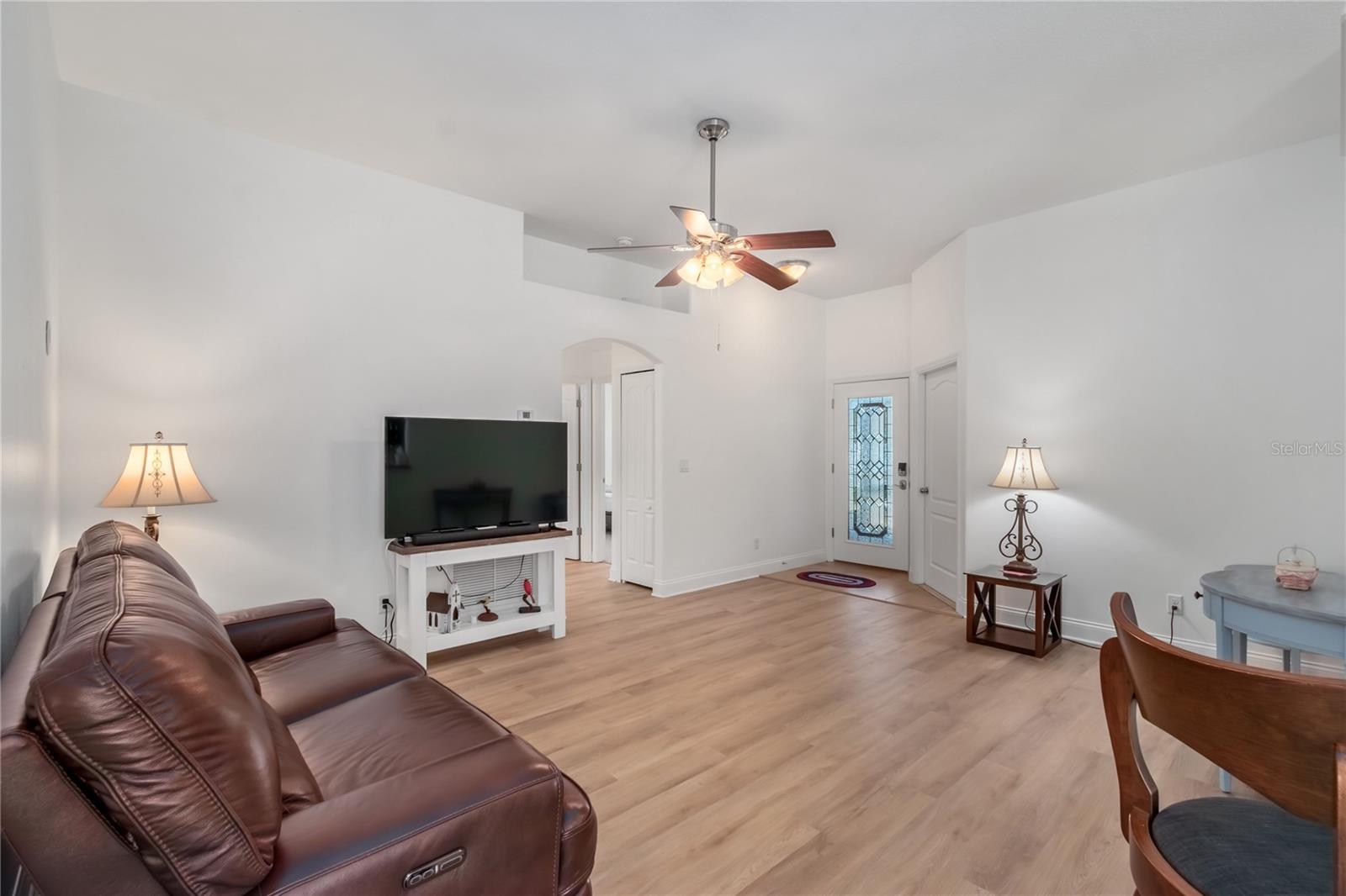 2309 ANGEL FISH LOOP