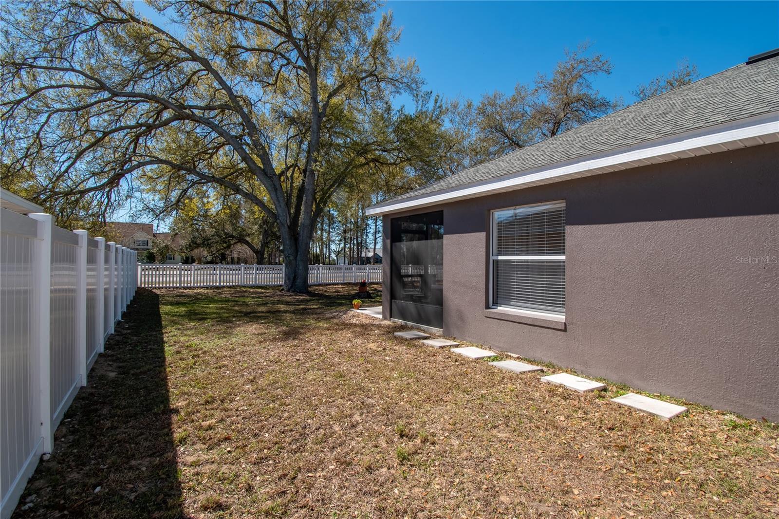 ASHTON WOODS - Residential