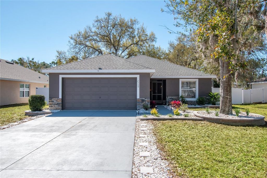 Photo of 2309 Angel Fish Loop, Leesburg, FL 34748 (MLS # OM719694)