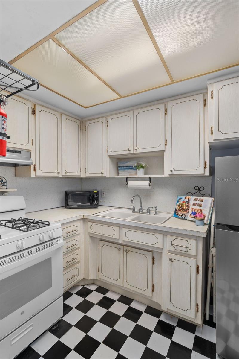 TOWN APTS CONDO - Residential