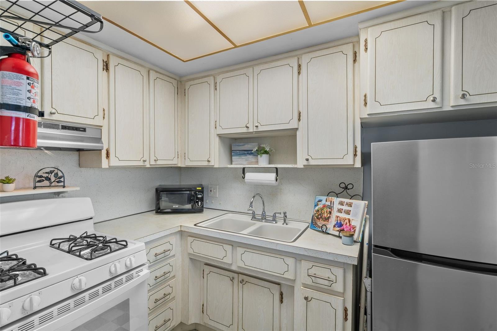 TOWN APTS CONDO - Residential