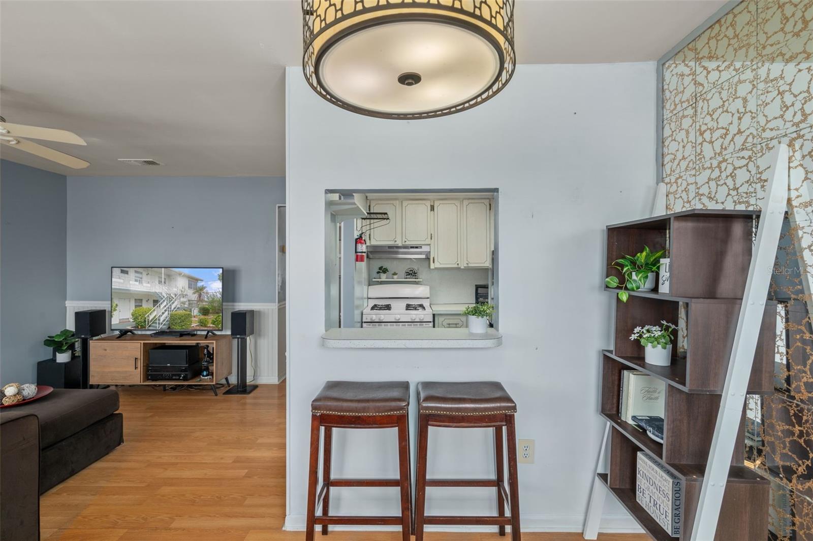 TOWN APTS CONDO - Residential