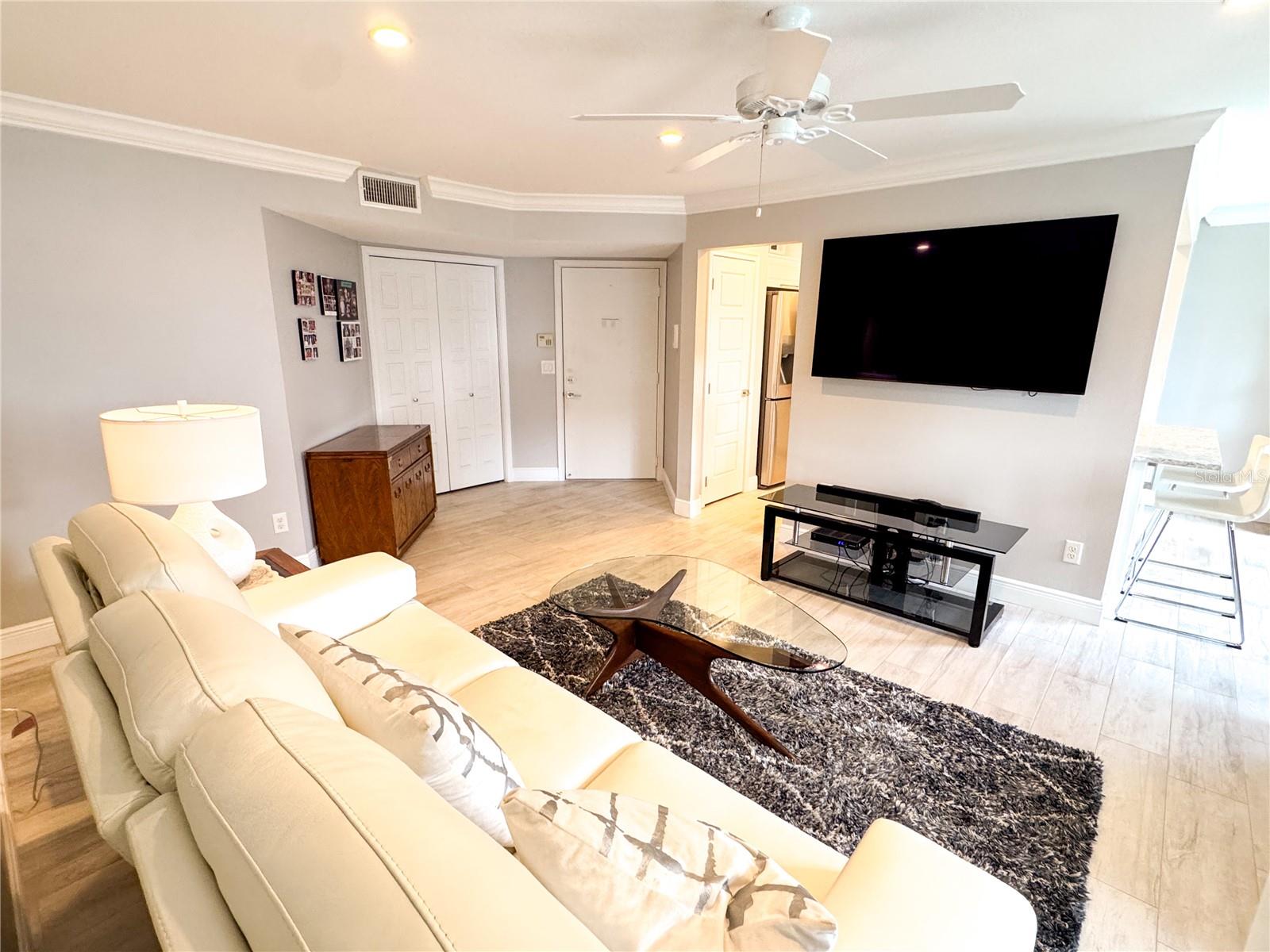 5300 WHITE CLIFF LANE 8