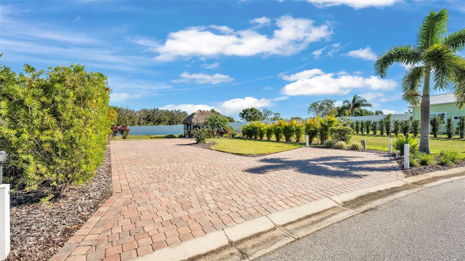 BAY LAKE RESIDENCE - Land