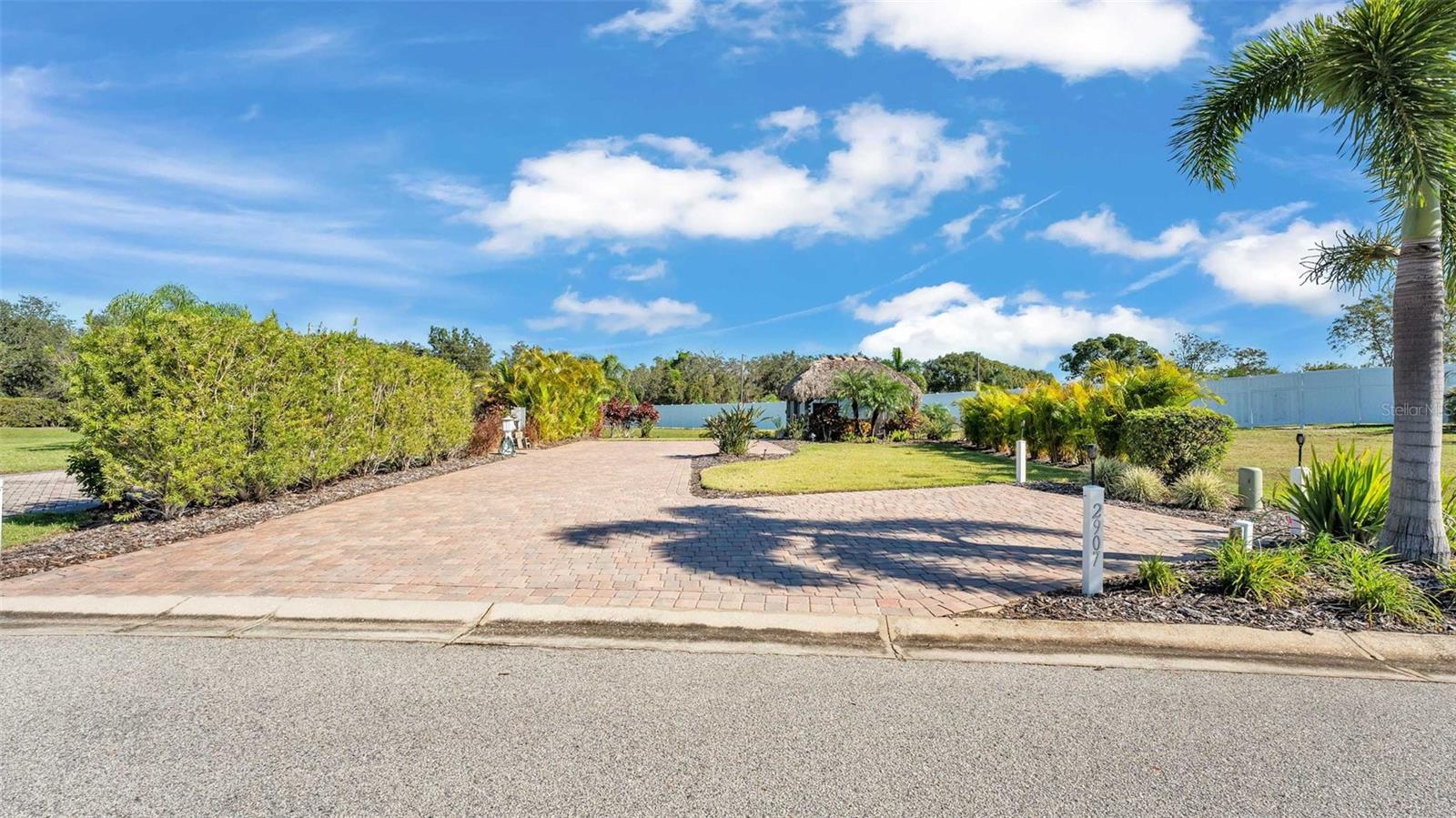 BAY LAKE RESIDENCE - Land