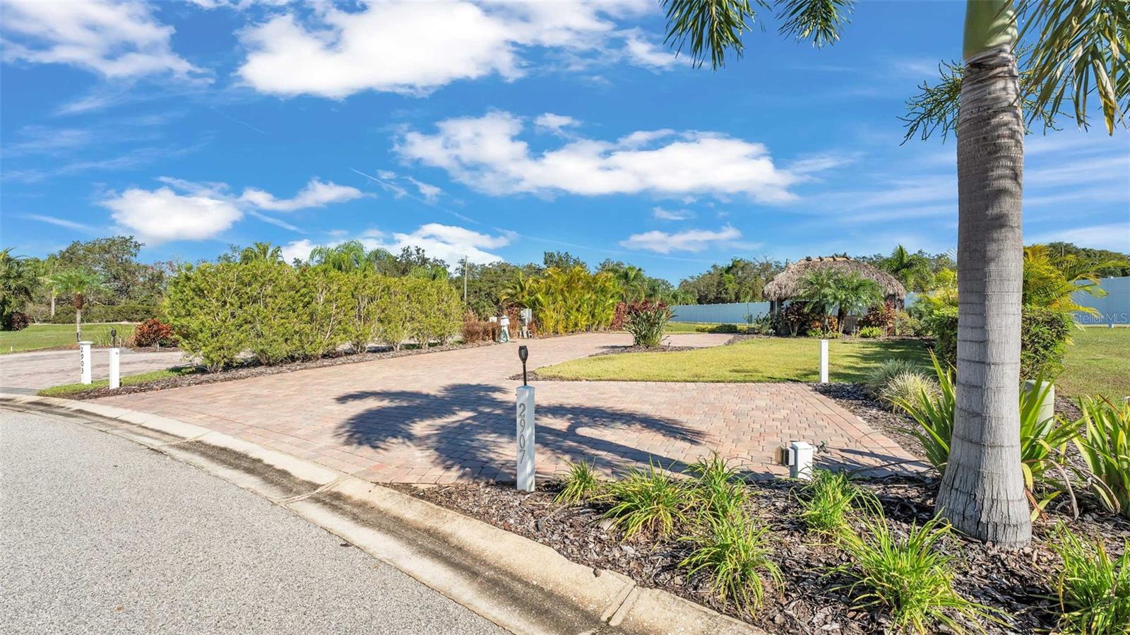 BAY LAKE RESIDENCE - Land