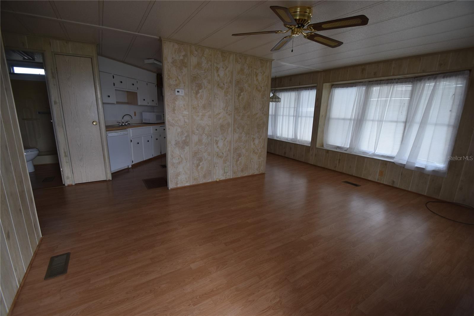 FOXWOOD LAKE ESTATES PH 01 - Residential Lease