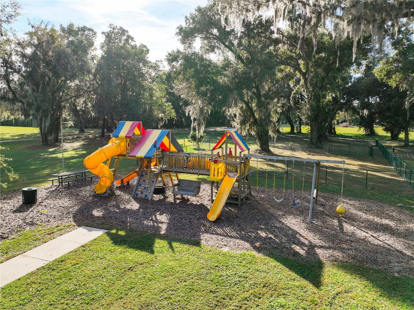 GRAND OAKS MANOR PH 1 - Residential