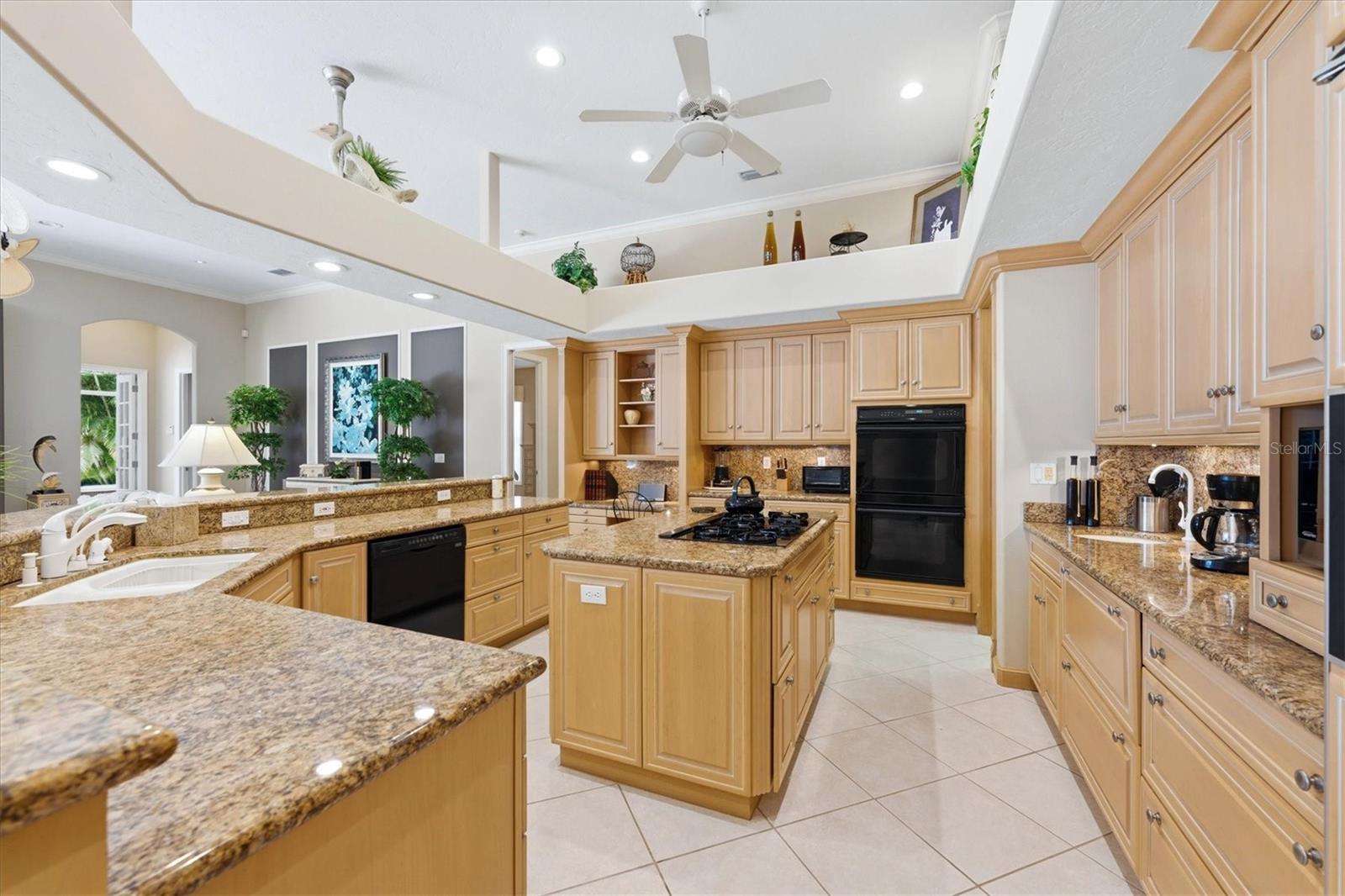 UNIVERSITY PARK COUNTRY CLUB - Residential