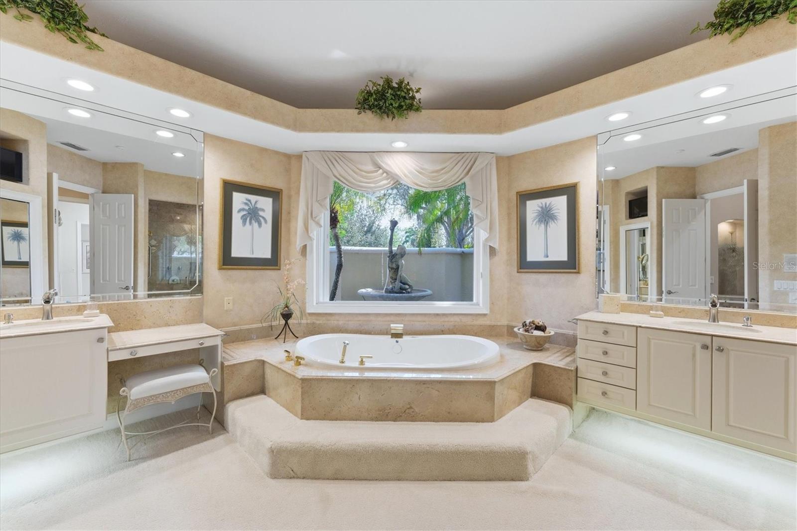 UNIVERSITY PARK COUNTRY CLUB - Residential