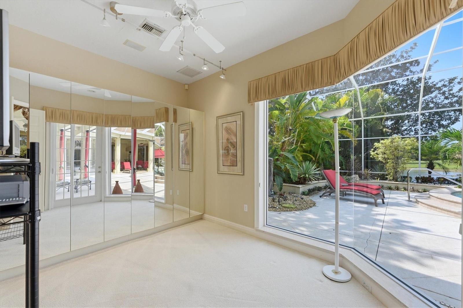 UNIVERSITY PARK COUNTRY CLUB - Residential