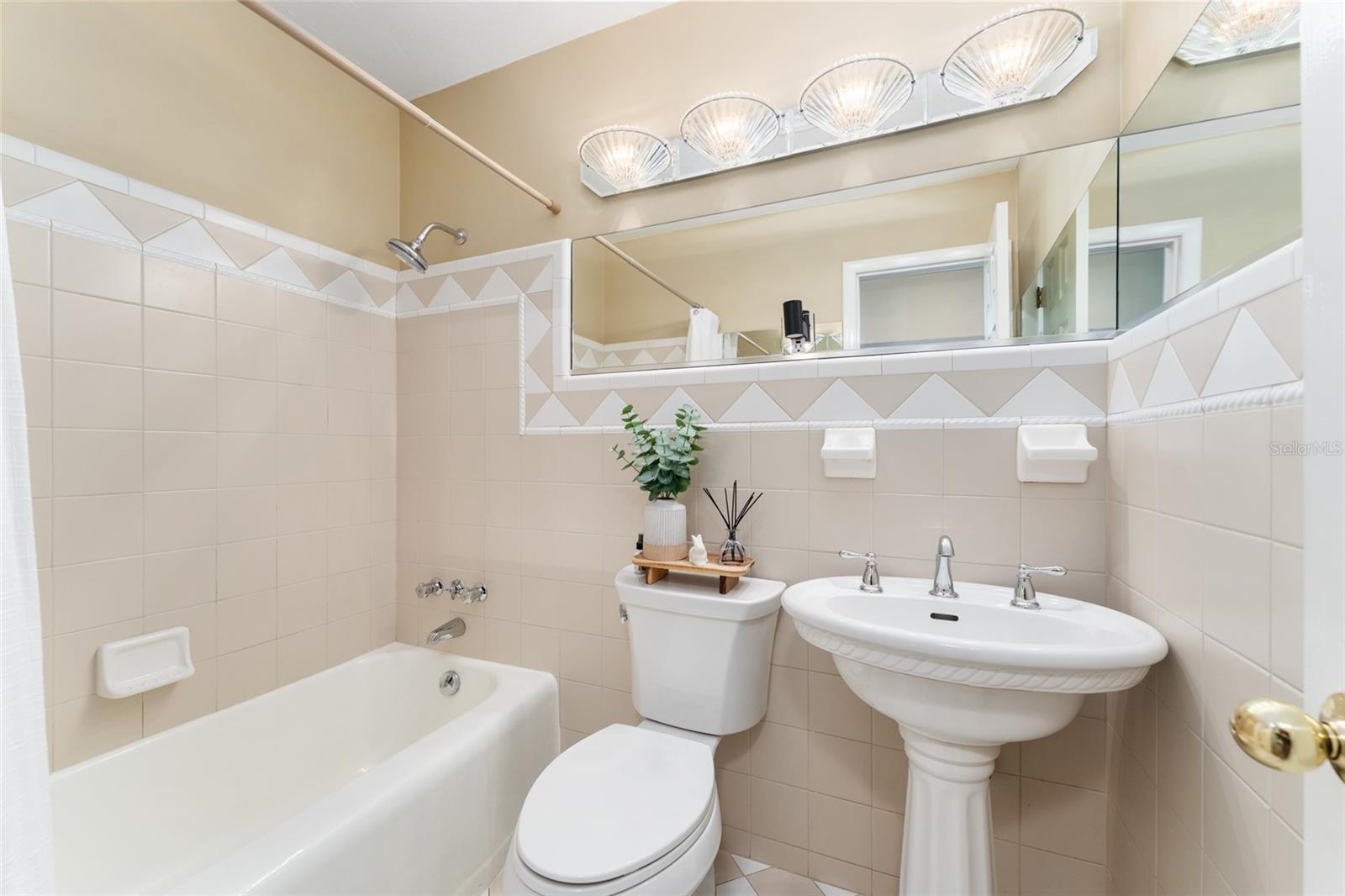 WOODFIELDS UN 04 - Residential