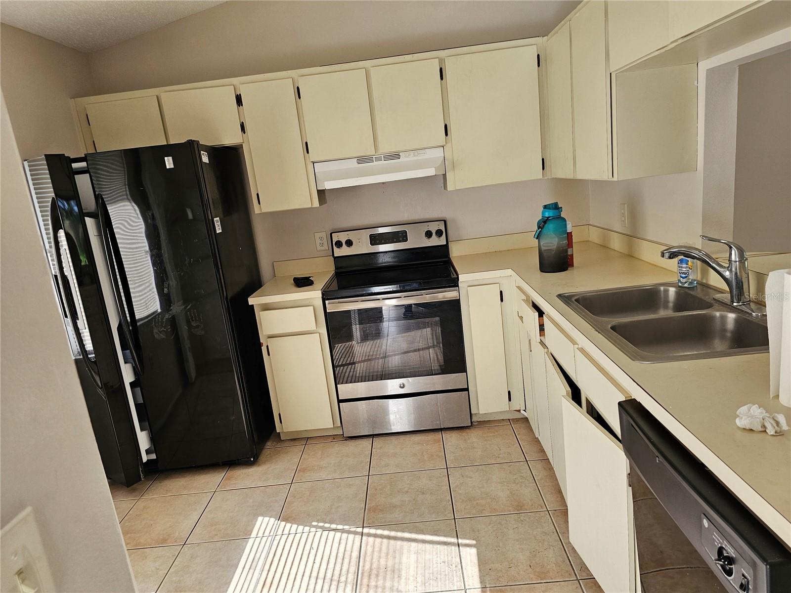 RIVERBEND ESTATES - Residential Lease