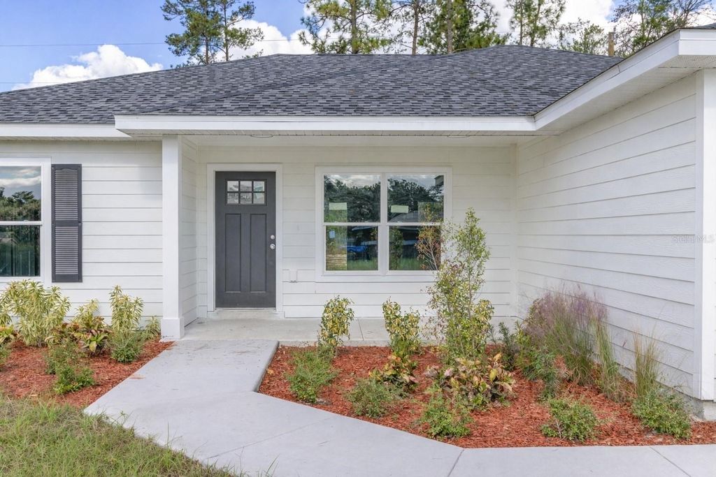Photo of 10 Locust Loop Circle, Ocala, FL 34472 (MLS # OM720763)