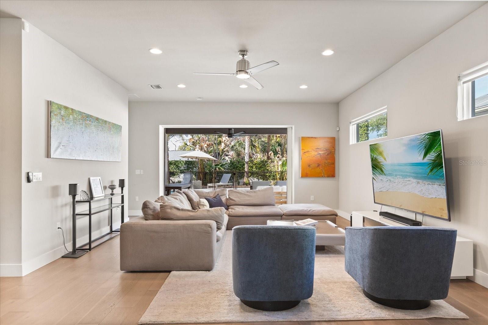 LAWNDALE - Residential