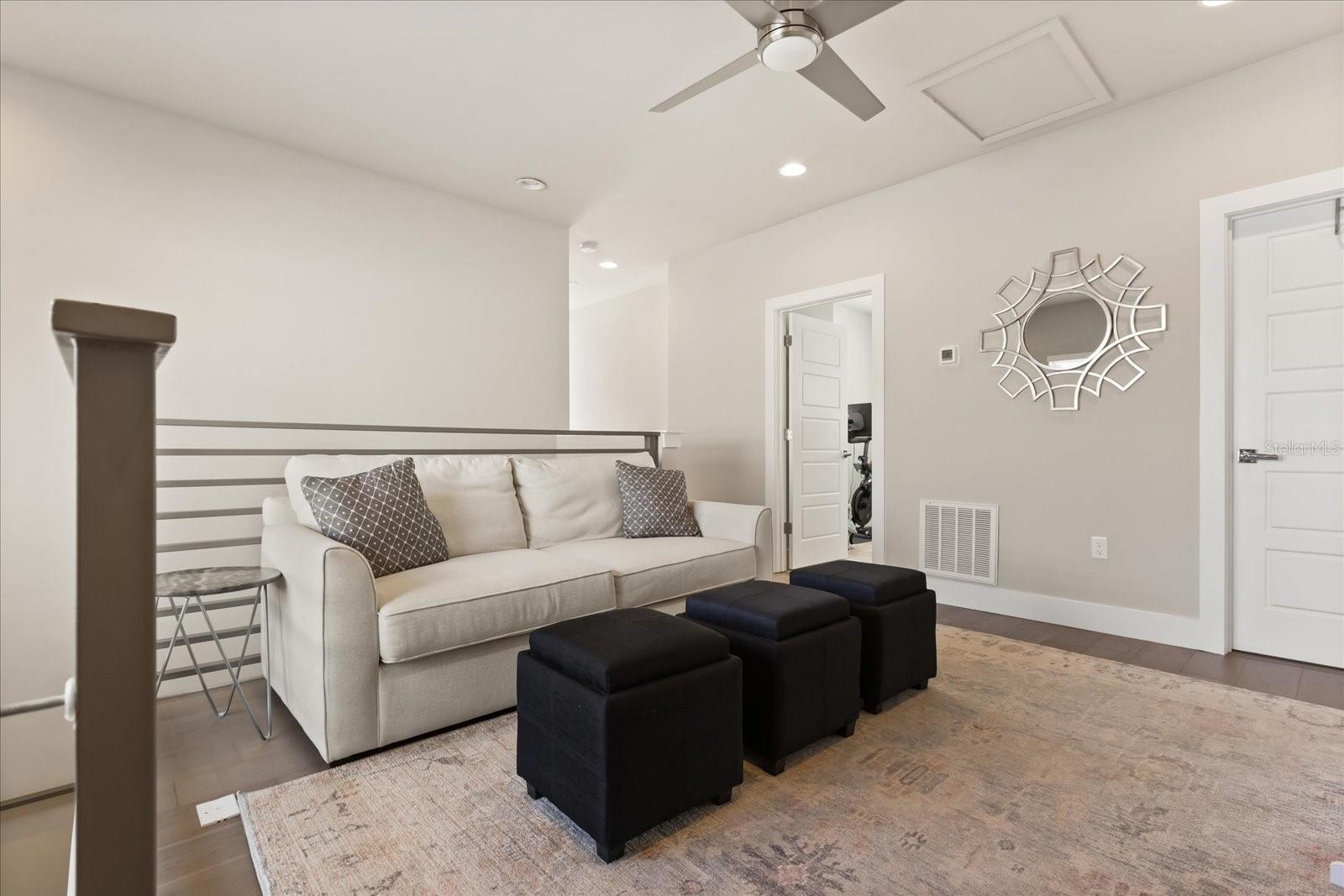 LAWNDALE - Residential