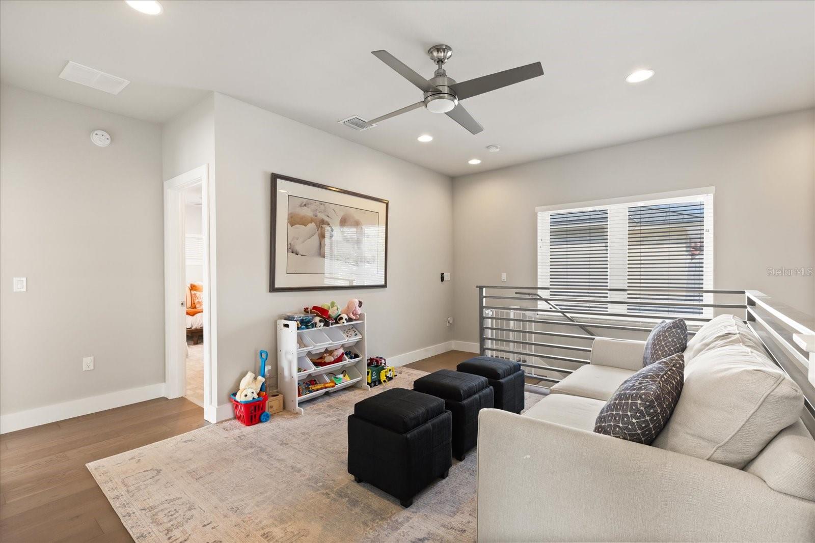 LAWNDALE - Residential