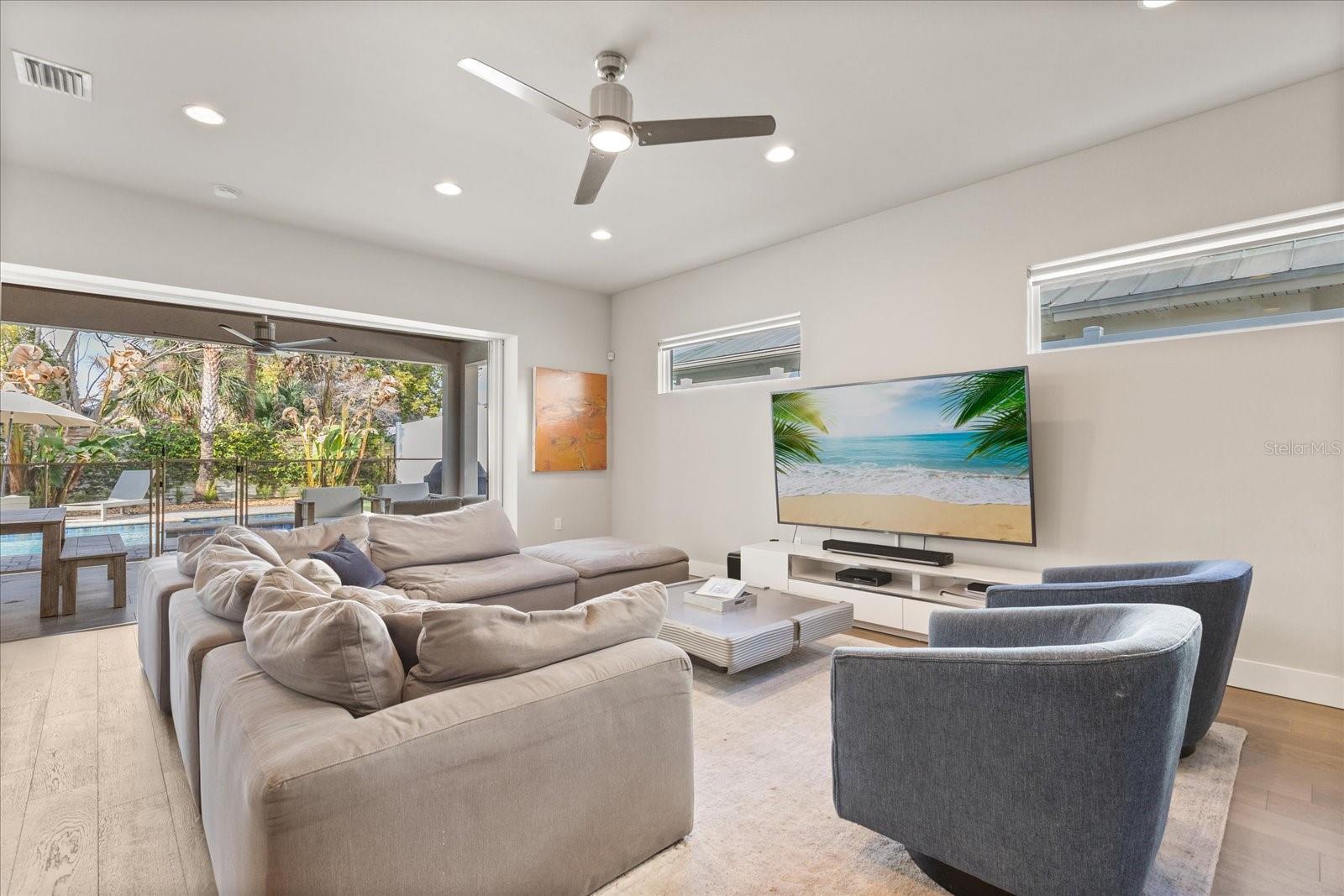 LAWNDALE - Residential