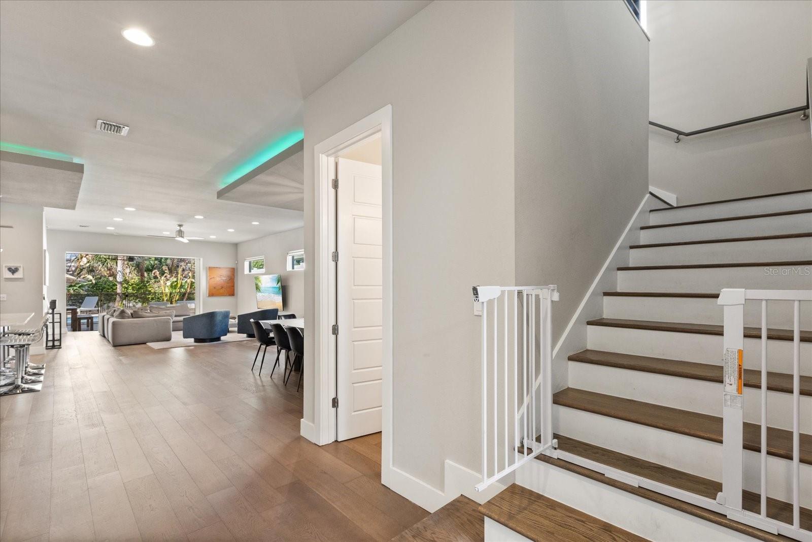 LAWNDALE - Residential