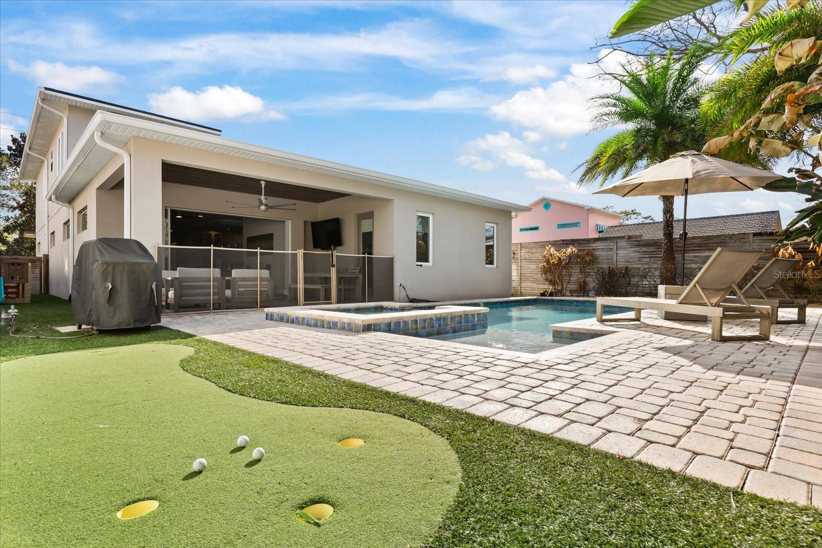 LAWNDALE - Residential