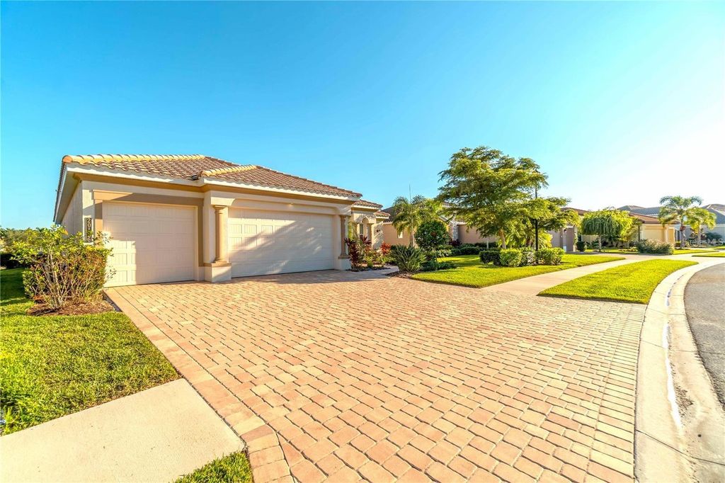 Photo of 20126 Elegante Court, Venice, FL 34293 (MLS # N6142877)
