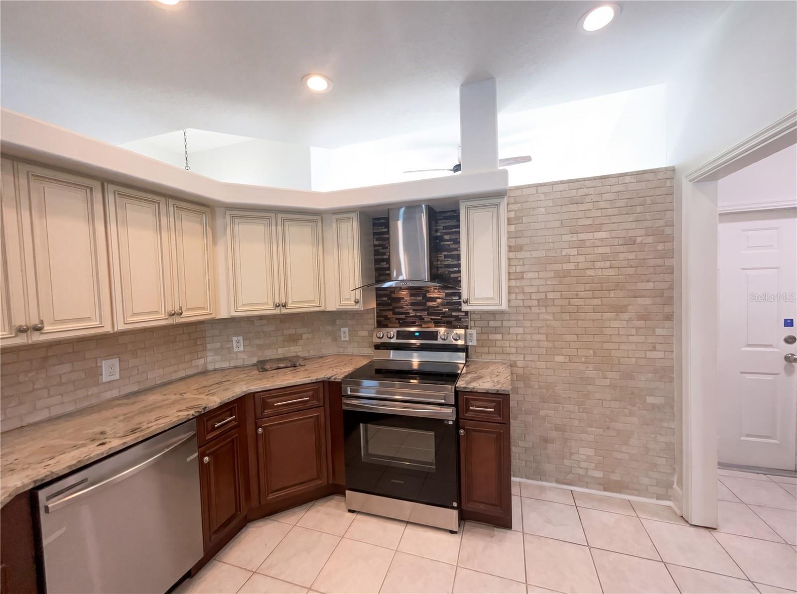 CANOE CREEK LAKES UNIT 5 - Residential