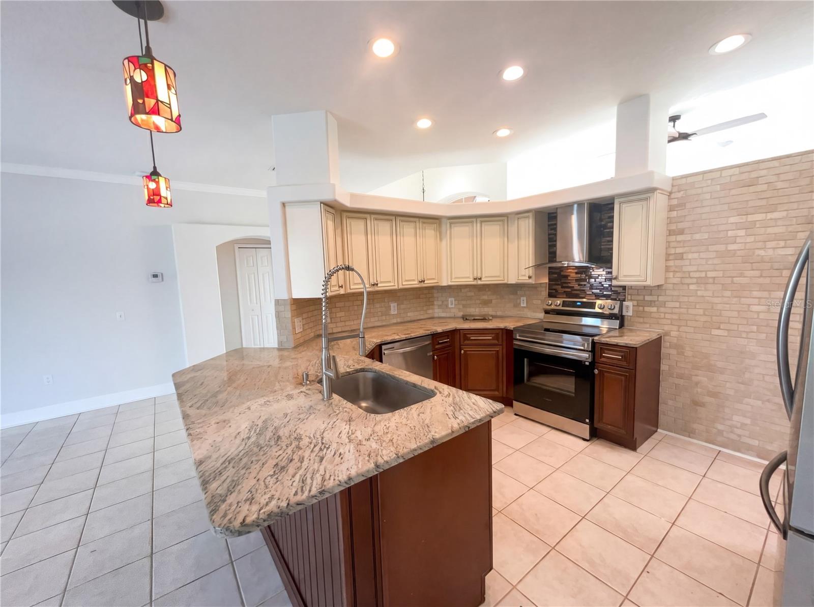 CANOE CREEK LAKES UNIT 5 - Residential