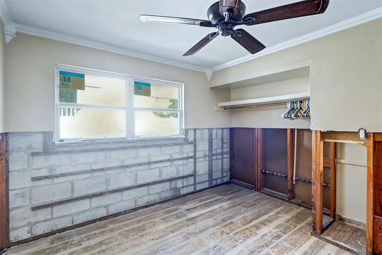 SUN-LIT SHORES J & J REP - Residential