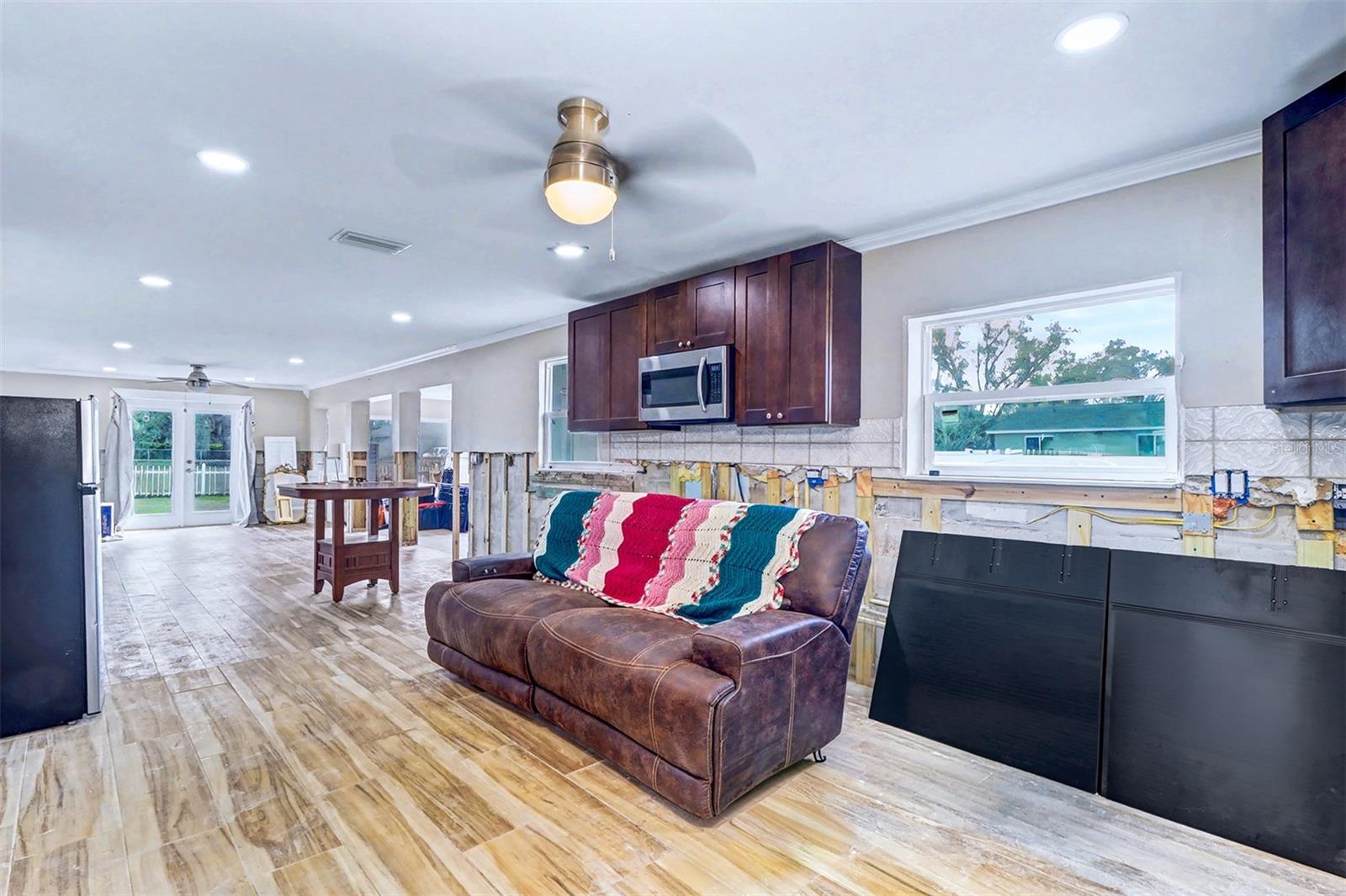 SUN-LIT SHORES J & J REP - Residential