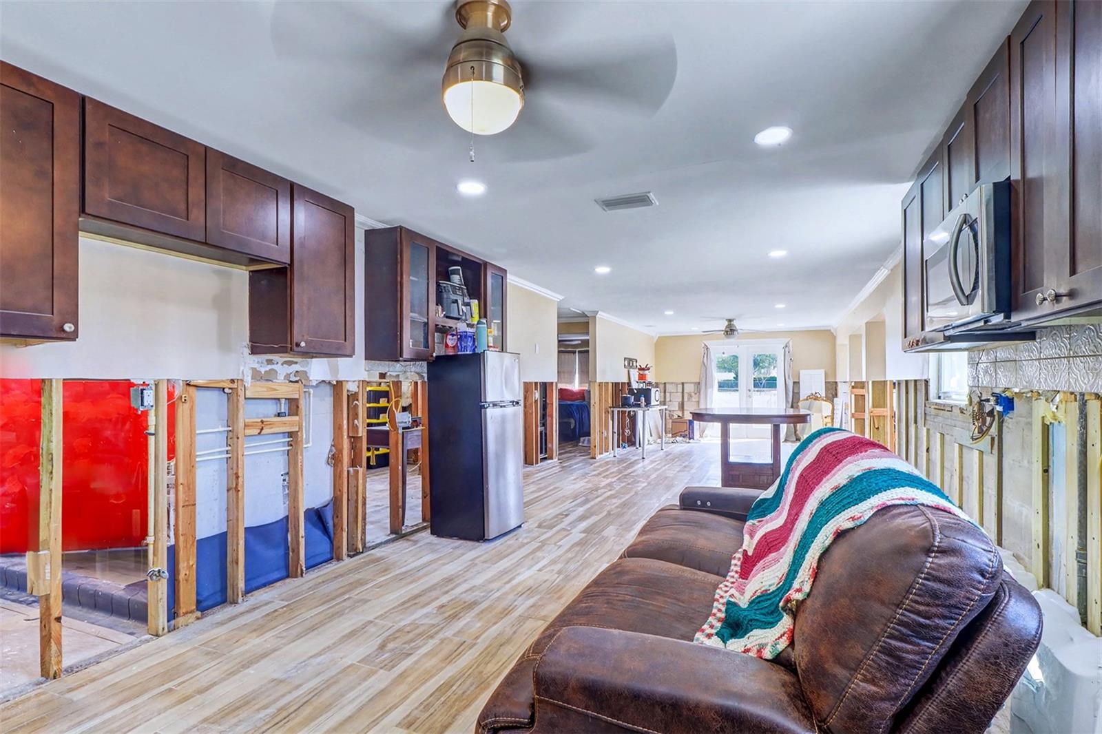 SUN-LIT SHORES J & J REP - Residential