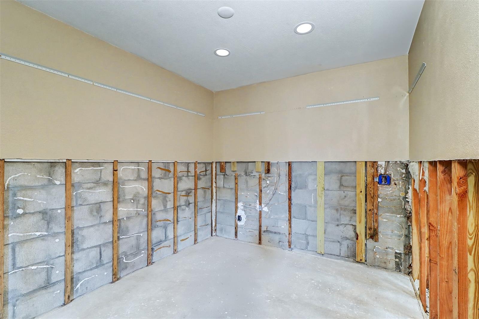 SUN-LIT SHORES J & J REP - Residential