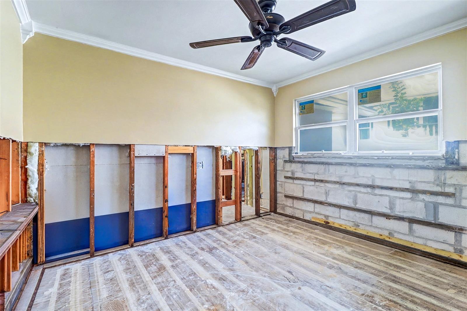 SUN-LIT SHORES J & J REP - Residential