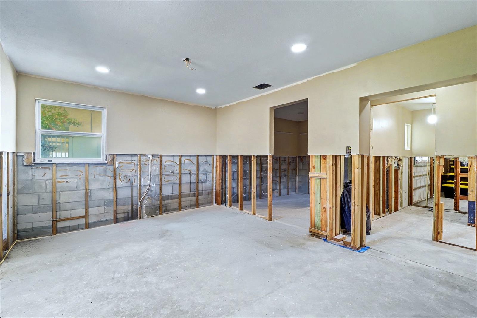 SUN-LIT SHORES J & J REP - Residential