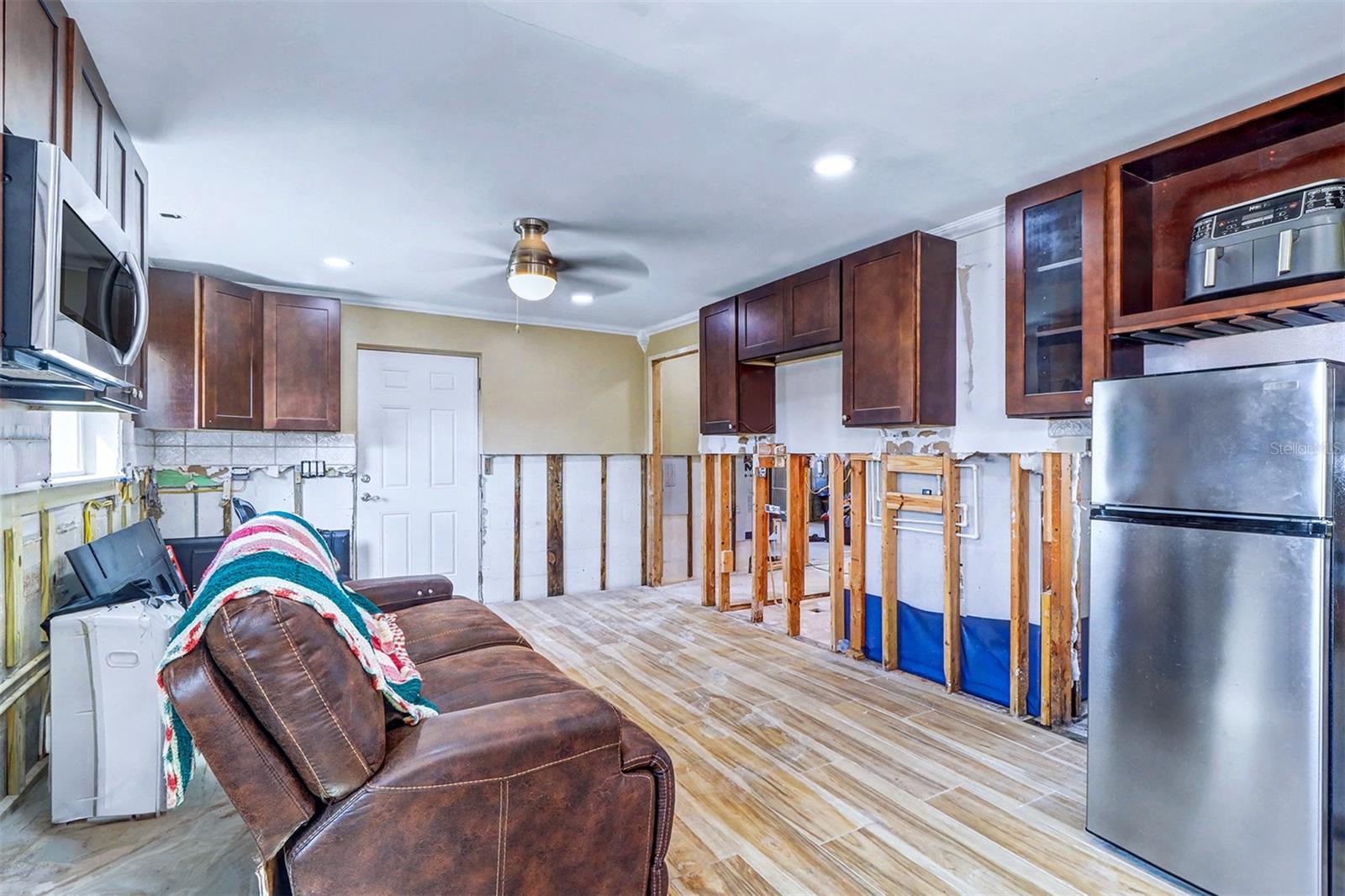 SUN-LIT SHORES J & J REP - Residential