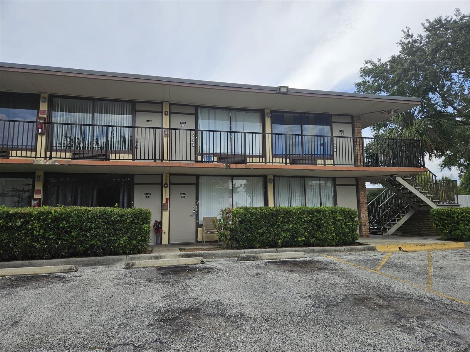 Prime Orlando Investment Opportunity! Minutes from Florida Mall, International Drive, Convention Center, Universal Studios, and Orlando International Airport. Excellent access to major roadways and public transportation. Lease in place. Benefit from the upcoming 2025 shopping center development, boosting property value. On-site laundry adds convenience. HOA covers water, sewer, electricity, basic cable, and 24-hour security. Strong rental demand in this sought-after area. Lease in place until march 2026.