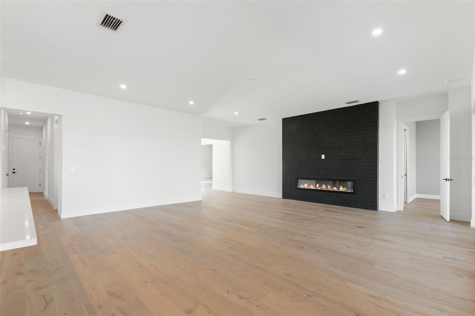 SANCTUARY COVE - Residential