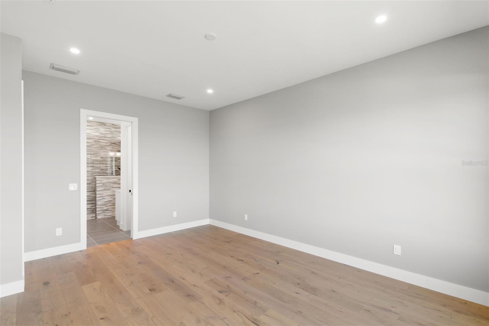 SANCTUARY COVE - Residential