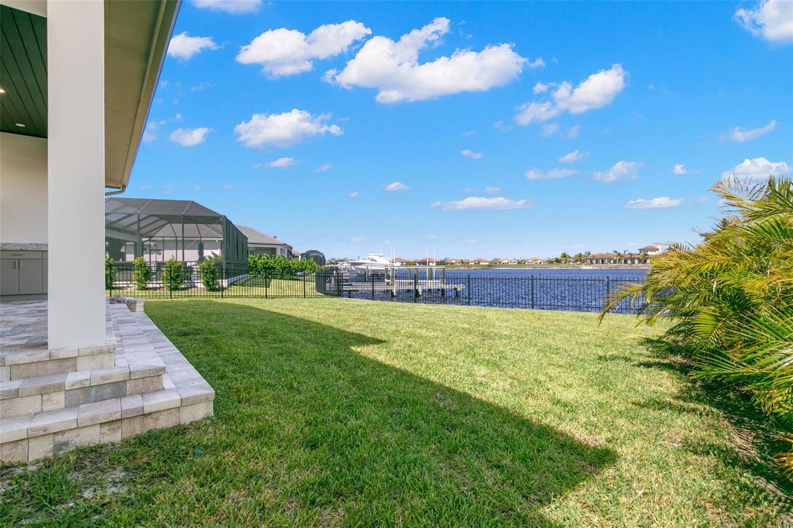 SANCTUARY COVE - Residential