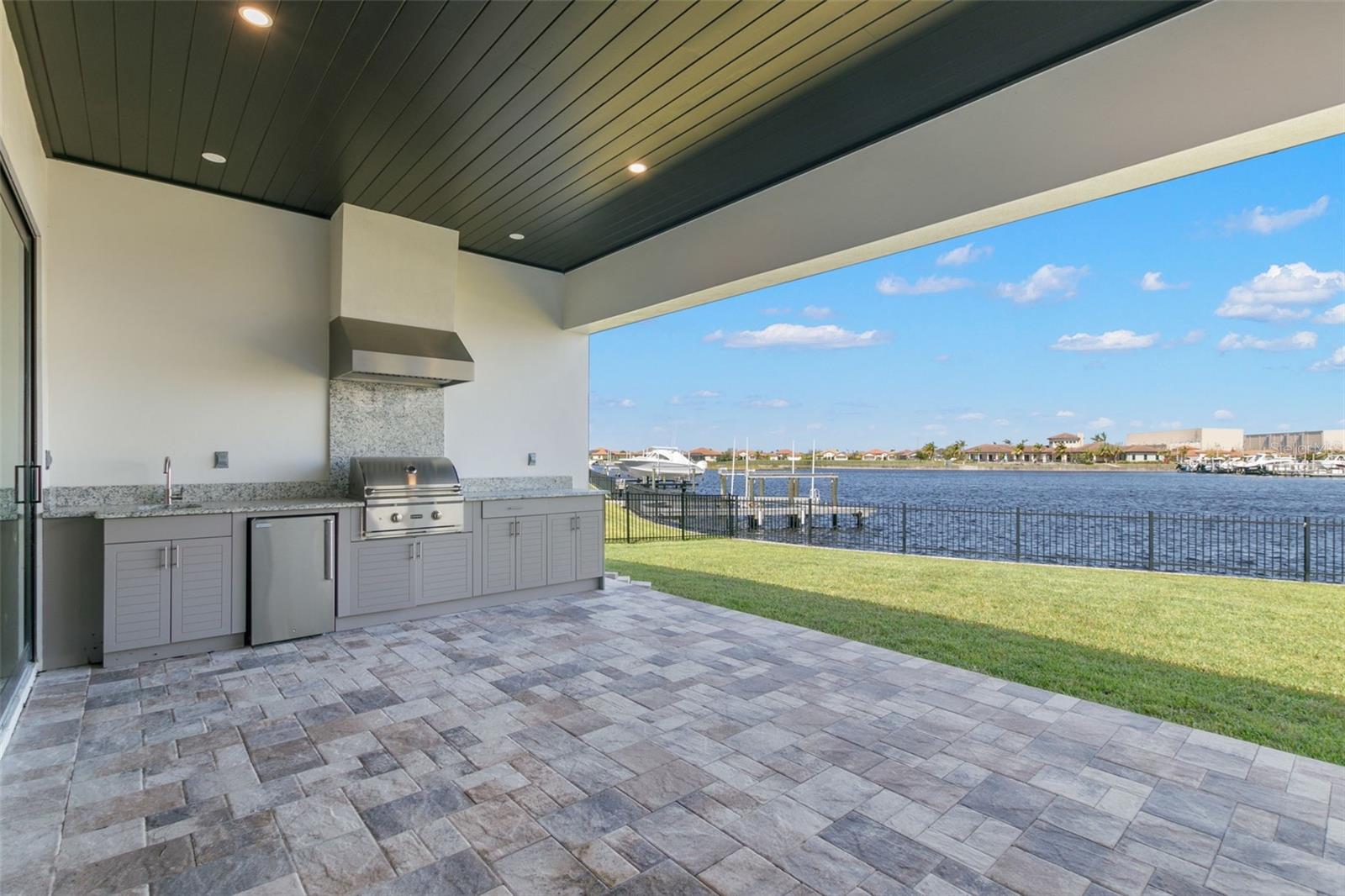 SANCTUARY COVE - Residential