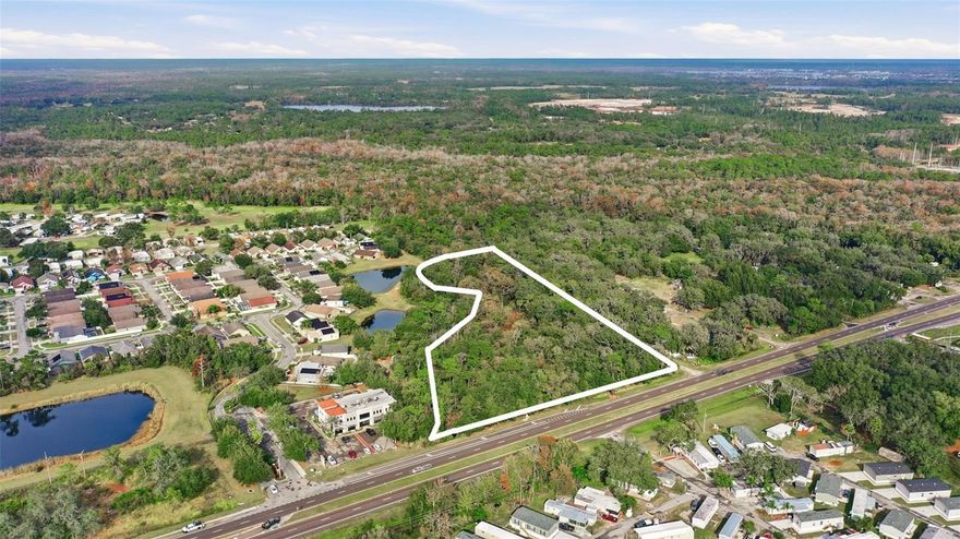 Great Location right on E Colonial with so many possibilities. This 4 acre parcel is in a prime East Orlando area.