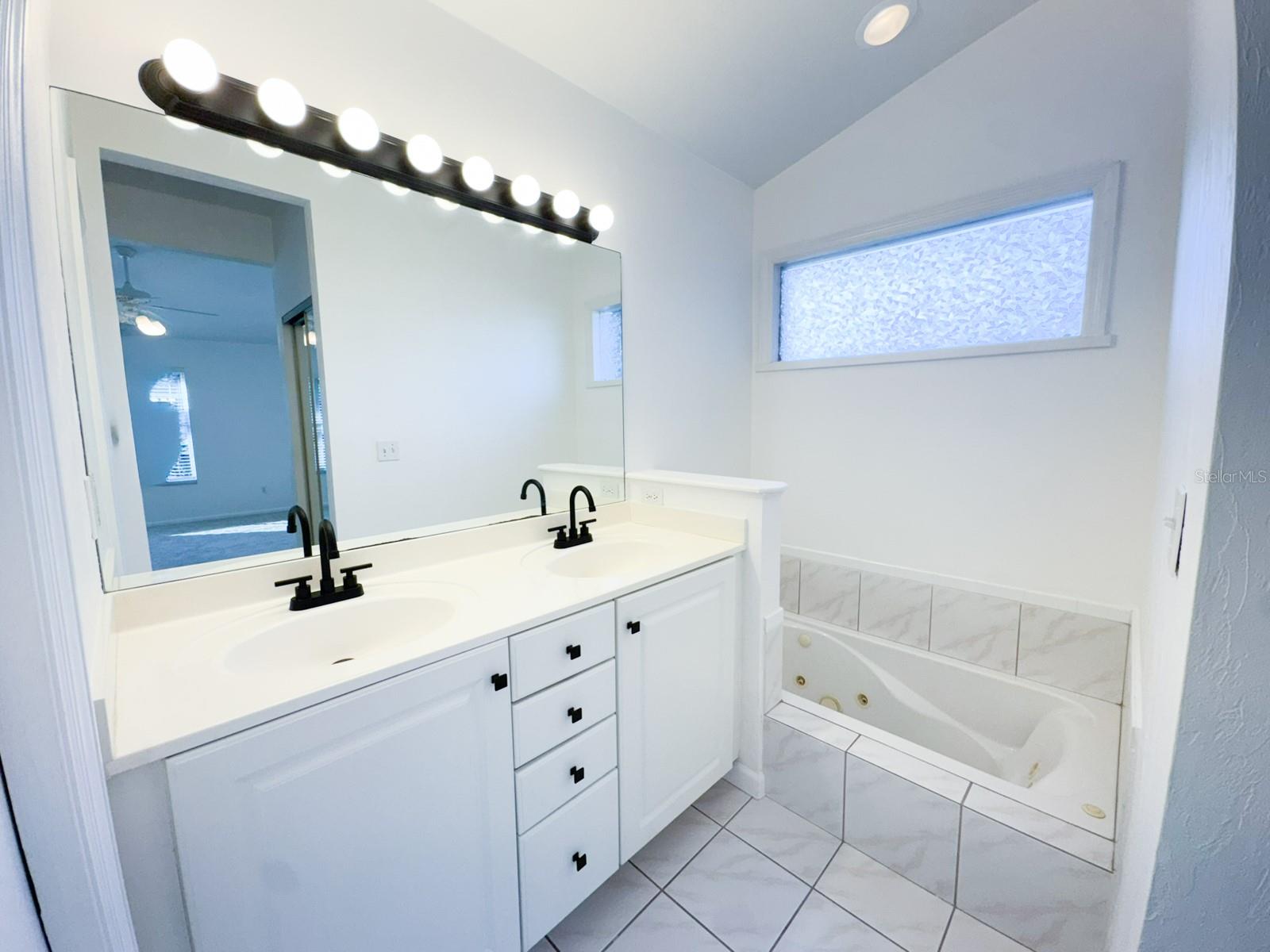 MEADOW GLEN REPL OF NOELLE ESTATE PH I - Residential