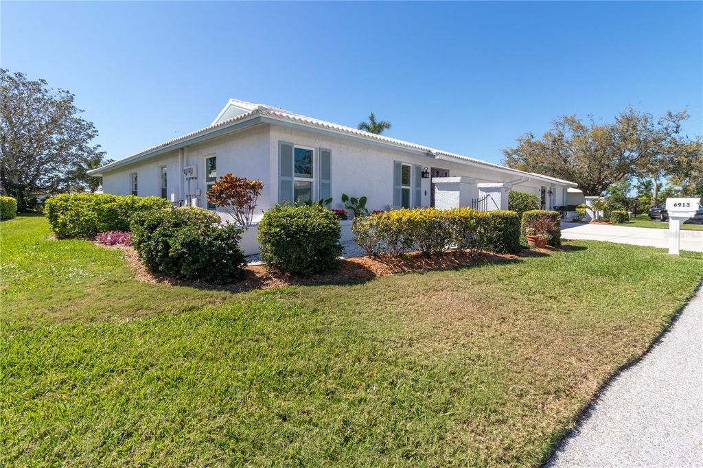 Photo of 6913 8th Avenue W, Bradenton, FL 34209 (MLS # A4664015)