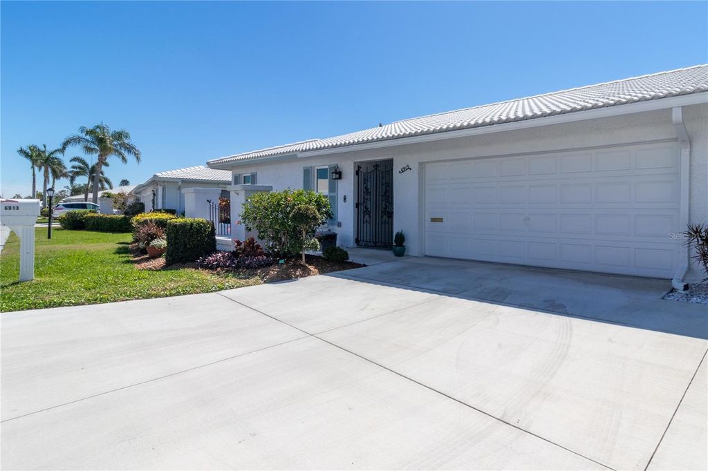 Photo of 6913 8th Avenue W, Bradenton, FL 34209 (MLS # A4664015)