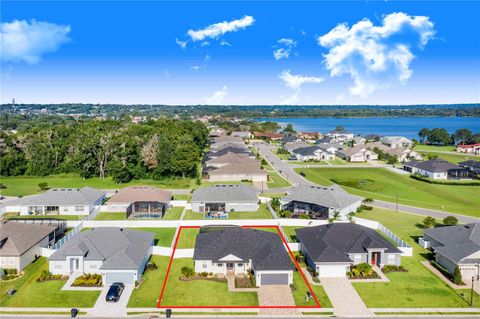 A home in LAKELAND