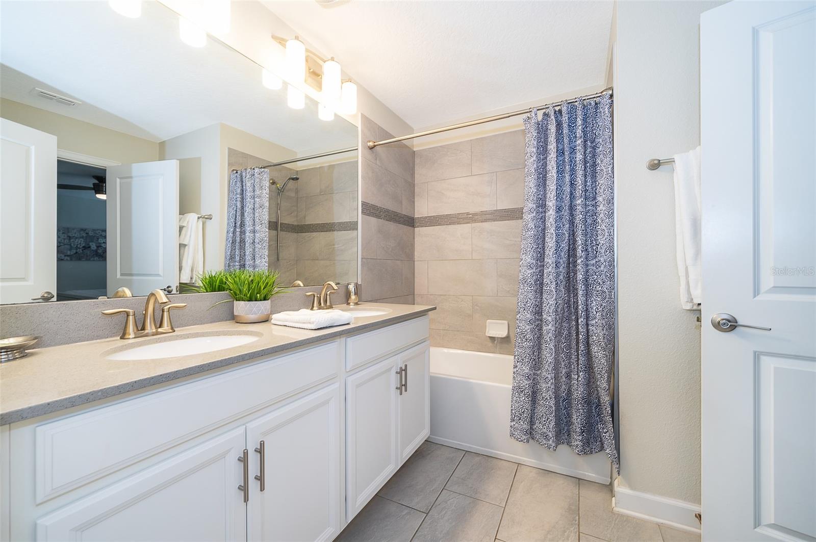 STOREY LAKE - Residential Lease