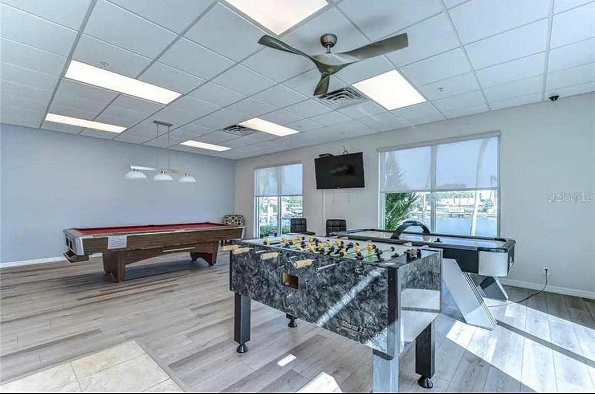 THREE PALMS POINTE CONDO - Residential