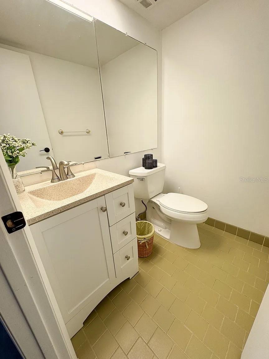 THREE PALMS POINTE CONDO - Residential