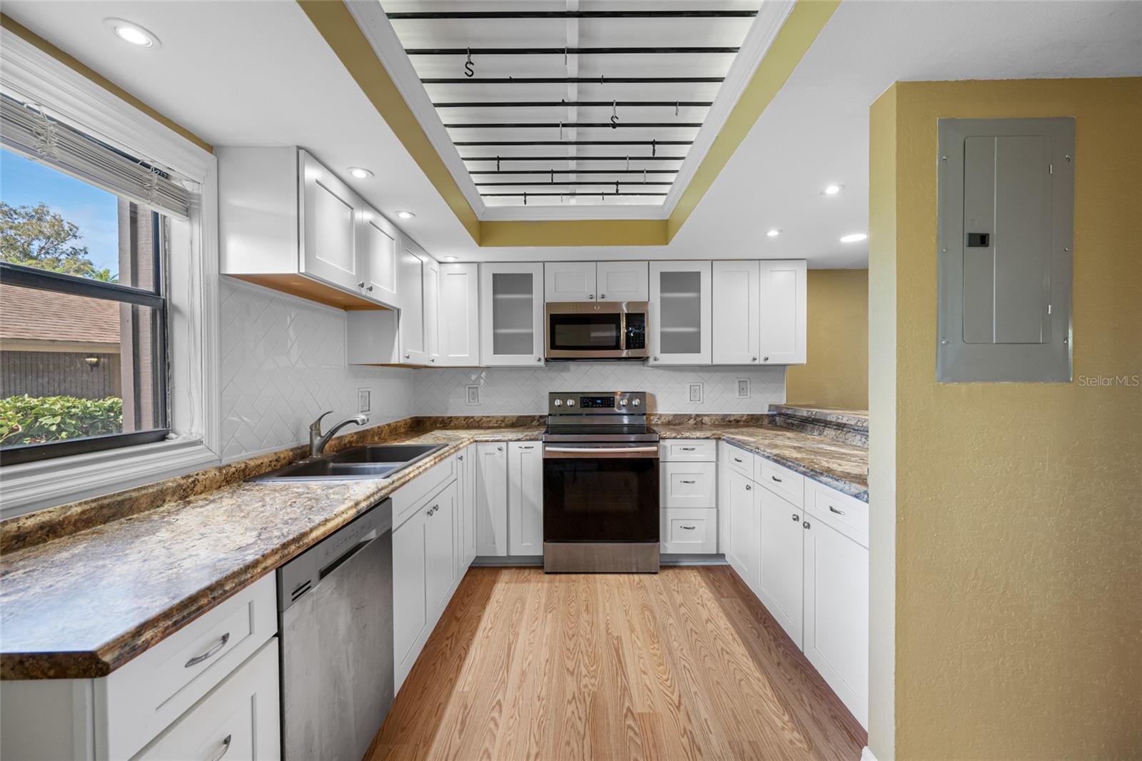 EAST LAKE WOODLANDS CLUSTER HOMES UNIT TWO - Residential