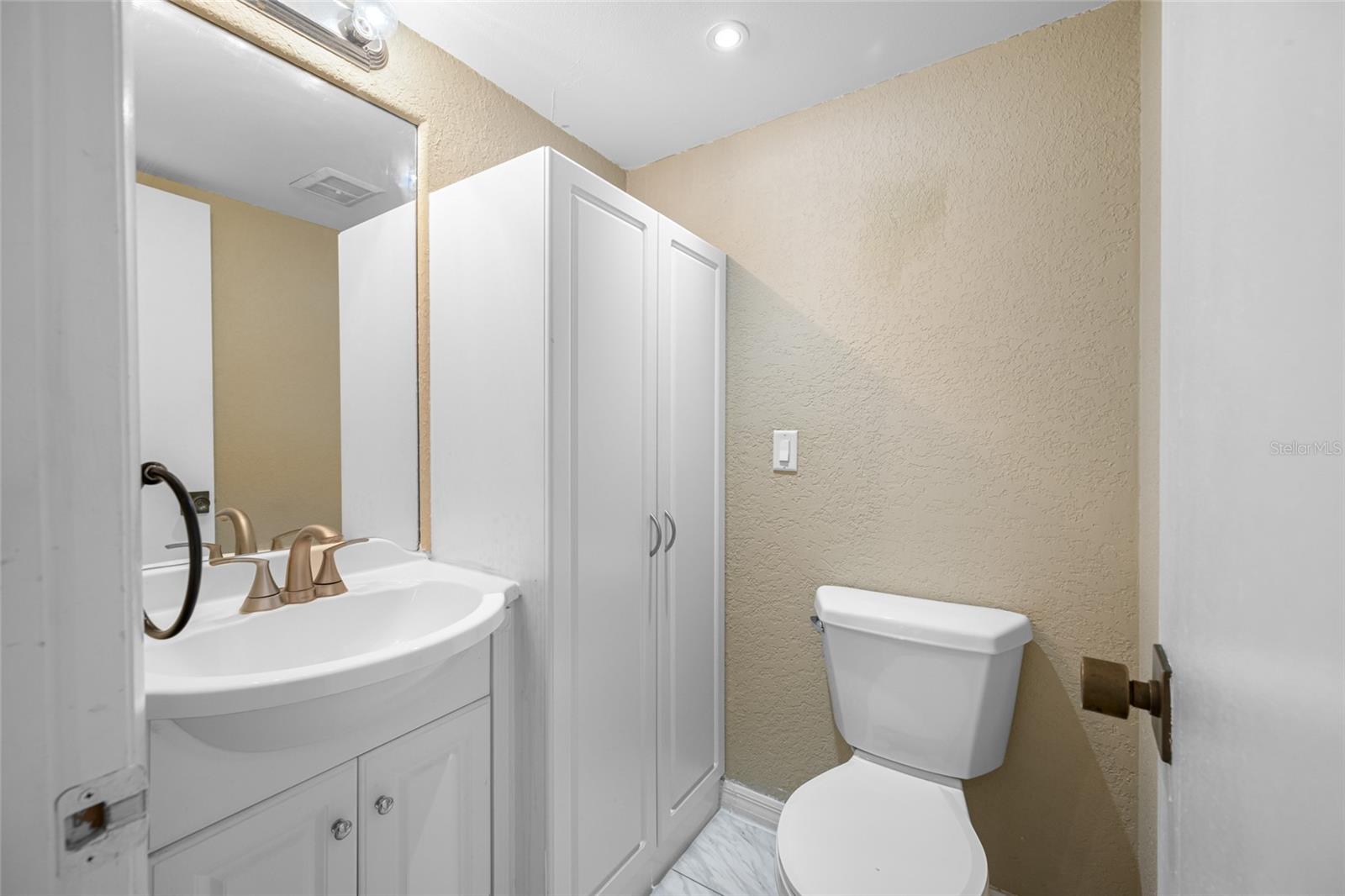 EAST LAKE WOODLANDS CLUSTER HOMES UNIT TWO - Residential